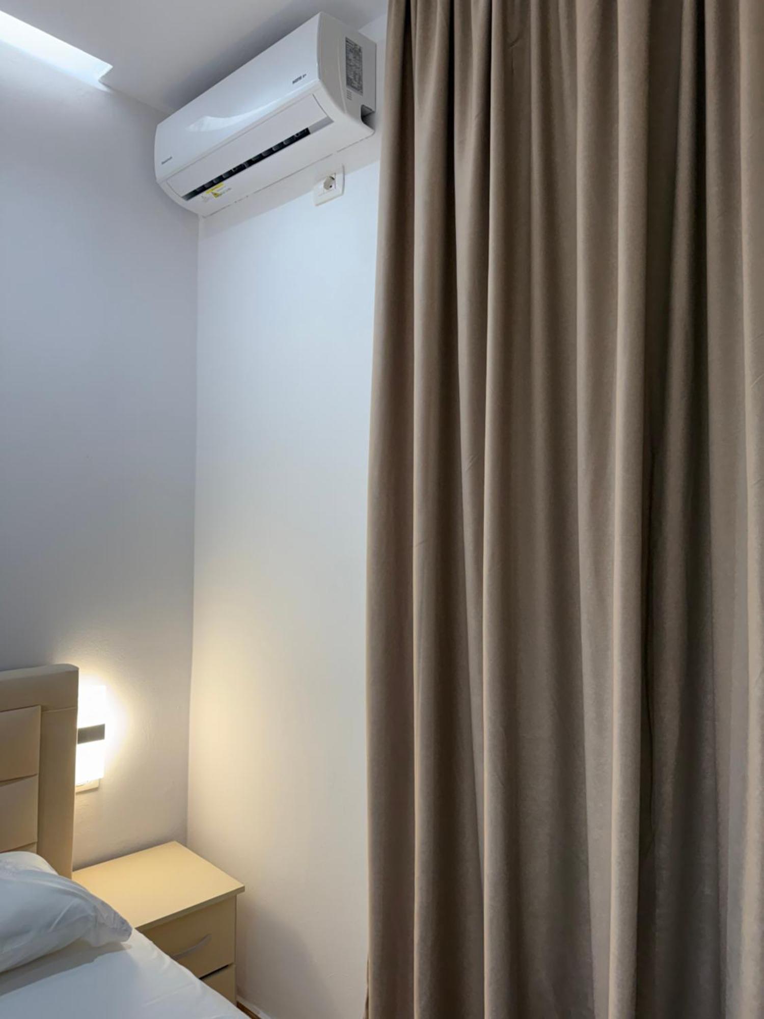 Anel'S Guesthouse เบราท ภายนอก รูปภาพ